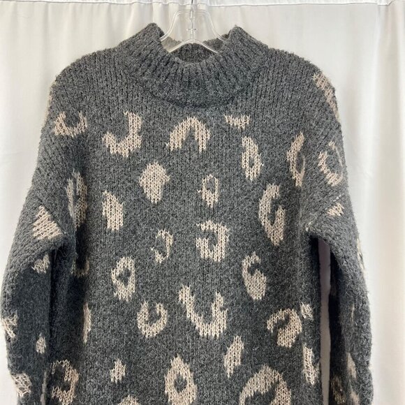 Universal Thread Mock Neck Gray/Beige Long Sleeve Knit Sweater Size Medium Fuzzy - Picture 2 of 8